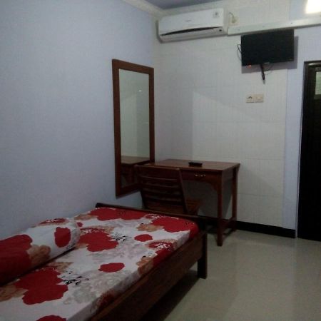 Rembulan Guest House Jombang Buitenkant foto