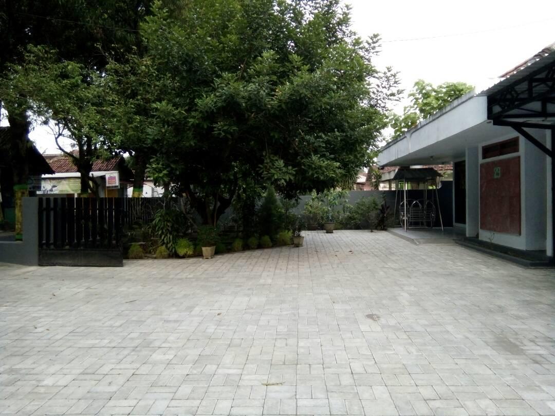 Rembulan Guest House Jombang Buitenkant foto