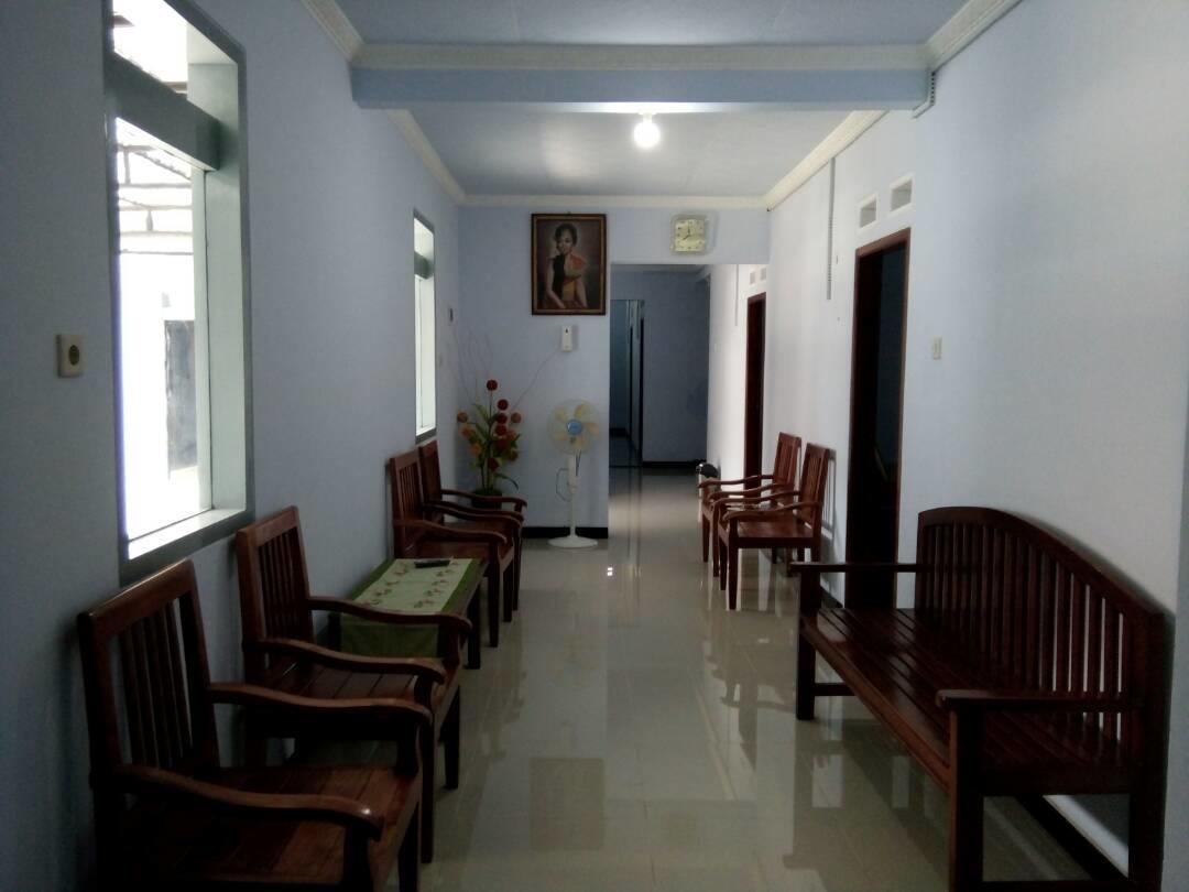 Rembulan Guest House Jombang Buitenkant foto