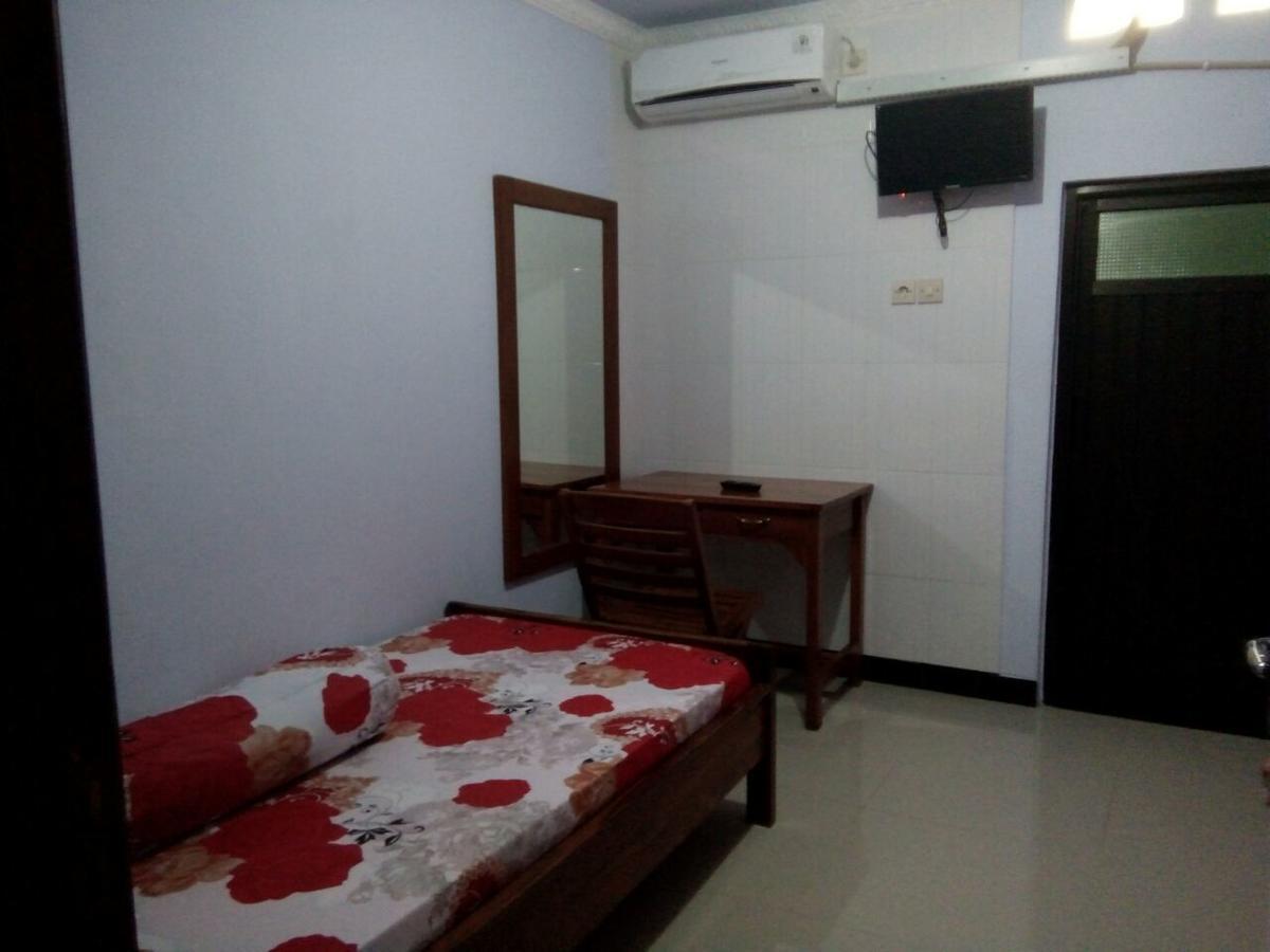 Rembulan Guest House Jombang Buitenkant foto